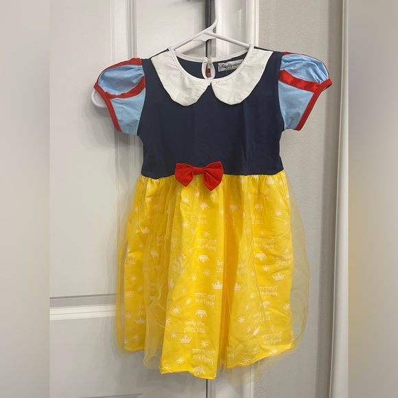 HALLOWEEN! Adorable Snow White dress with headband & cape. - Picture 2 of 3